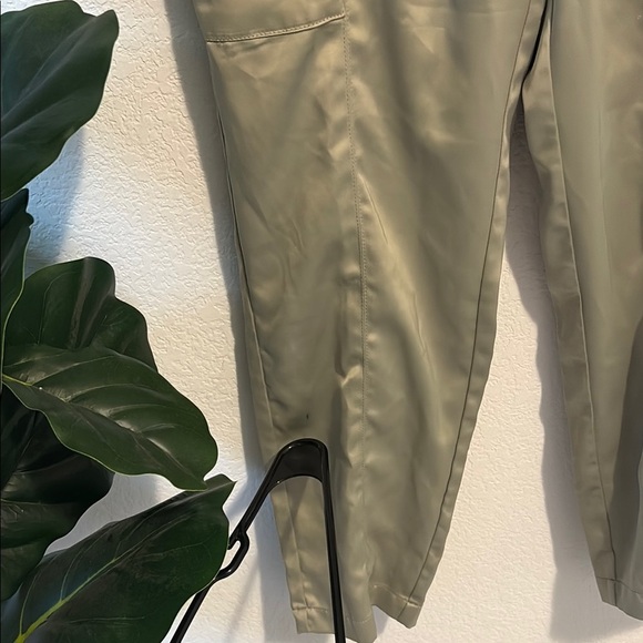 House of Harlow 1960 Sage Cargo Pants 2 - Picture 6 of 6